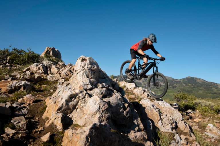 Découvrir le Monde autrement : En VTT et Gravel Bike avec Azimut