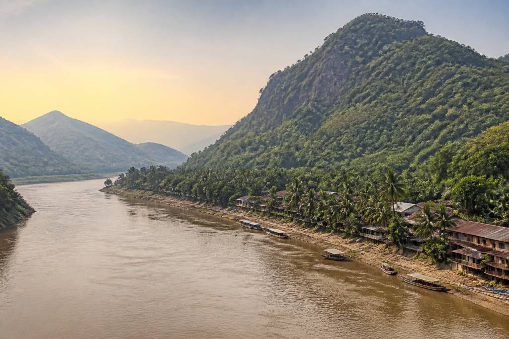 Le Mékong au Laos : guide pour découvrir ses paysages et ses villages emblématiques