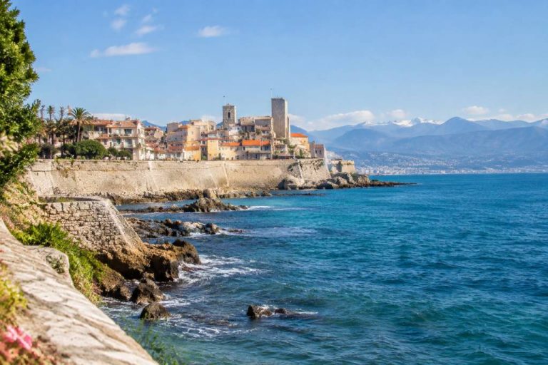 Agence de voyage Antibes : trouvez votre prochaine escapade sur la Côte d’Azur