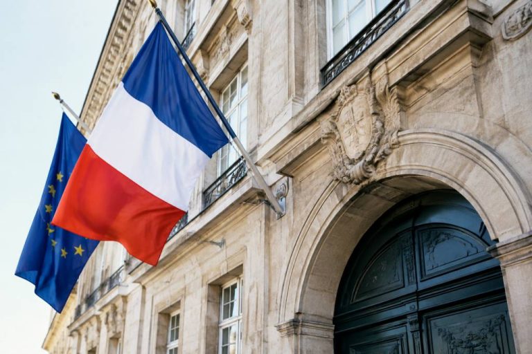 À quoi sert un consulat : rôle, services et démarches pour les Français à l’étranger