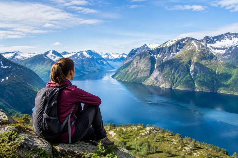 Norvège en juin : que voir, quel temps prévoir et que mettre dans sa valise ?